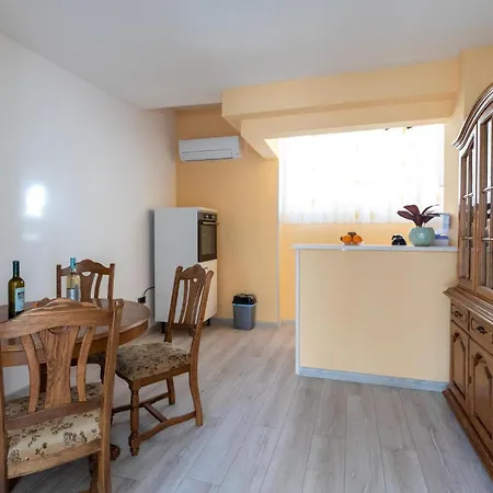 1 Bedroom Lovely In *