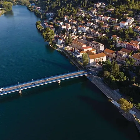 1 Bedroom Lovely In Apartment