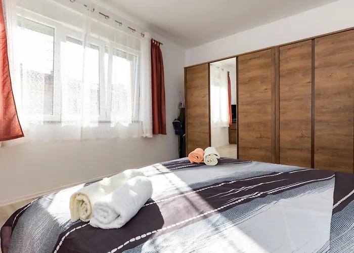 1 Bedroom Lovely In 아파트