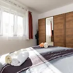 Gorgeous Apartment In Ploce With Wifi شقة