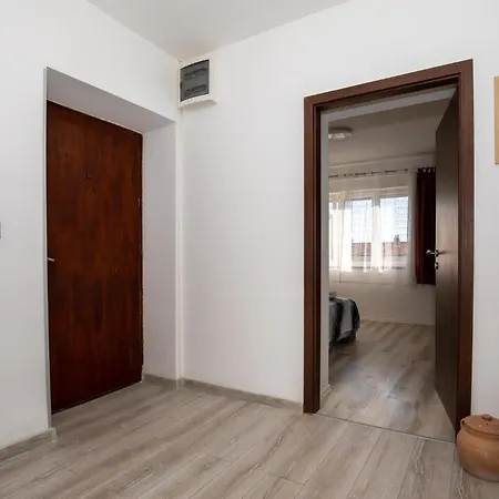 Apartment Beautiful Apartment In Ploce With Wifi *