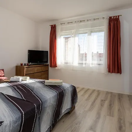 Beautiful Apartment In Ploce With Wifi פלוצ'ה
