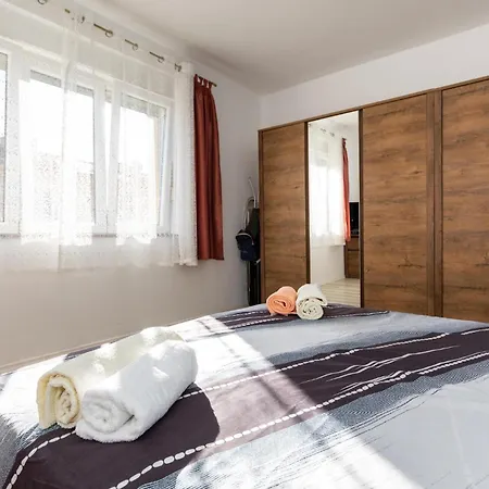 Beautiful Apartment In Ploce With Wifi Apartmán