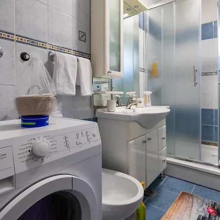 Beautiful Apartment In Ploce With Wifi * פלוצ'ה