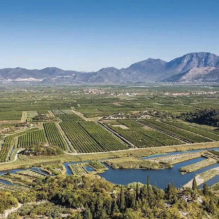 1 Bedroom Lovely In פלוצ'ה