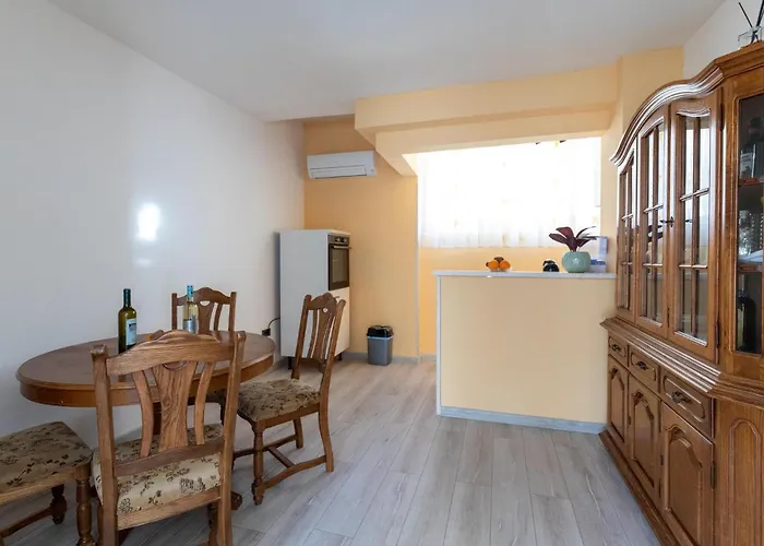 1 Bedroom Lovely In *